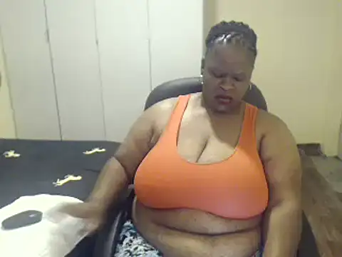Snapshot of sweetnoziexx chatting on March 5, 8:32 am sweetnoziexx online show from March 5, 8:32 am