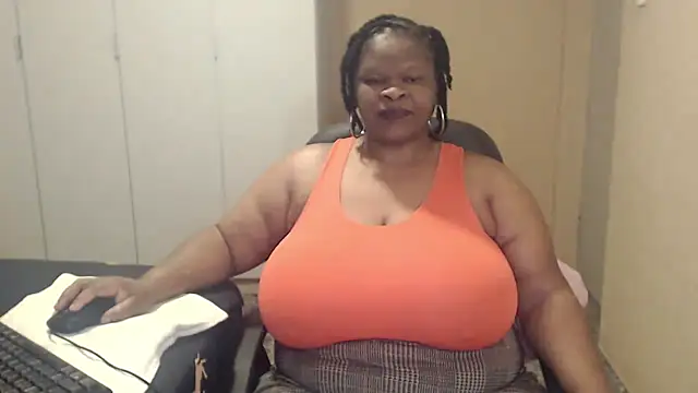 Snapshot of sweetnoziexx chatting on October 5, 3:41 am sweetnoziexx online show from October 5, 3:41 am