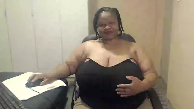 Snapshot of sweetnoziexx chatting on October 4, 4:36 am sweetnoziexx online show from October 4, 4:36 am
