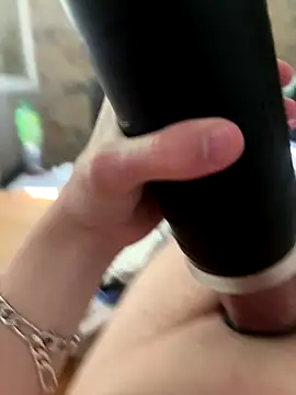 Snapshot of yann2392 chatting on September 24, 10:33 am yann2392 online show from September 24, 10:33 am