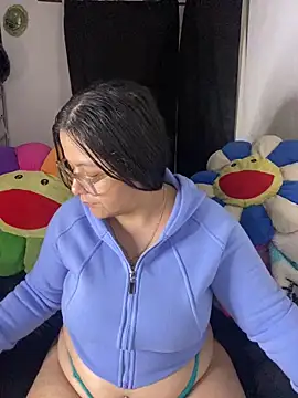 Snapshot of MsConejitaa chatting on November 17, 12:47 am MsConejitaa online show from November 17, 12:47 am