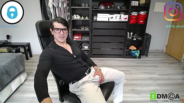 samricci21 online show from April 8, 1:12 pm