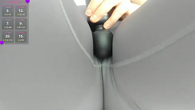 Azahara Amin  online show from October 7, 1:45 pm