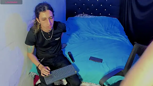 shelby  hotshoww online show from January 8, 1:55 am