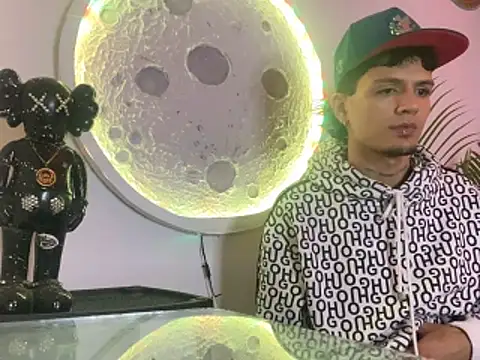 Snapshot of andersonZ998 chatting on November 30, 5:19 am andersonZ998 online show from November 30, 5:19 am