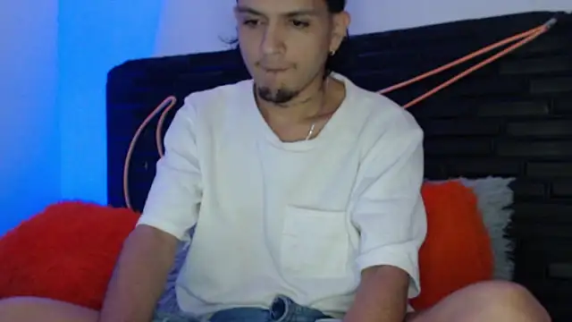 Snapshot of andersonZ998 chatting on December 15, 3:12 am andersonZ998 online show from December 15, 3:12 am