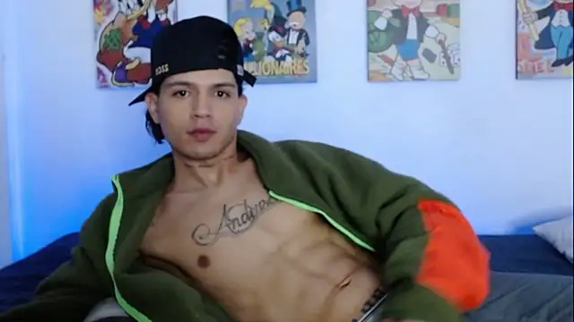 Snapshot of andersonZ998 chatting on February 14, 9:13 am andersonZ998 online show from February 14, 9:13 am