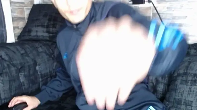 Snapshot of andersonZ998 chatting on March 15, 2:24 am andersonZ998 online show from March 15, 2:24 am