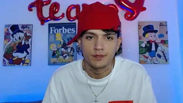 Snapshot of andersonZ998 chatting on February 15, 4:36 am andersonZ998 online show from February 15, 4:36 am