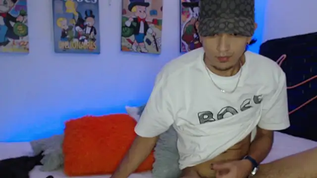 Snapshot of andersonZ998 chatting on November 25, 4:24 am andersonZ998 online show from November 25, 4:24 am