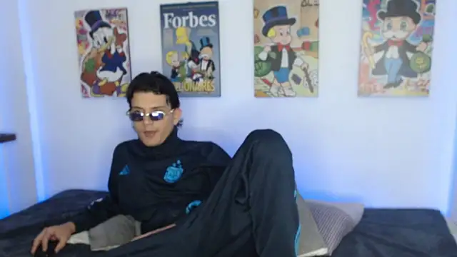 Snapshot of andersonZ998 chatting on February 11, 5:26 am andersonZ998 online show from February 11, 5:26 am