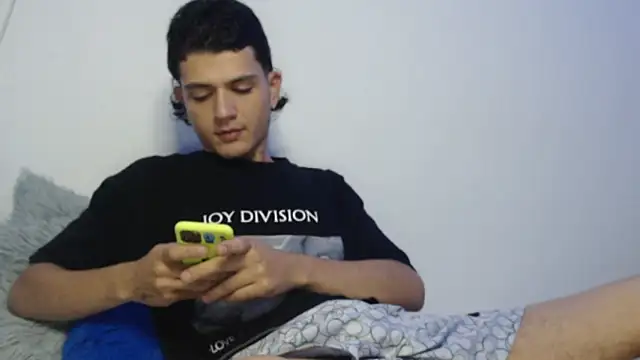 Snapshot of andersonZ998 chatting on October 2, 4:27 am andersonZ998 online show from October 2, 4:27 am