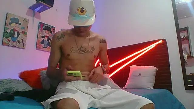 Snapshot of andersonZ998 chatting on October 13, 8:10 pm andersonZ998 online show from October 13, 8:10 pm