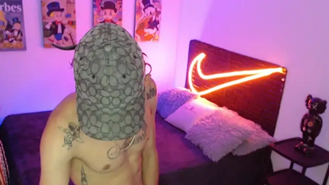 Snapshot of andersonZ998 chatting on September 23, 1:12 am andersonZ998 online show from September 23, 1:12 am