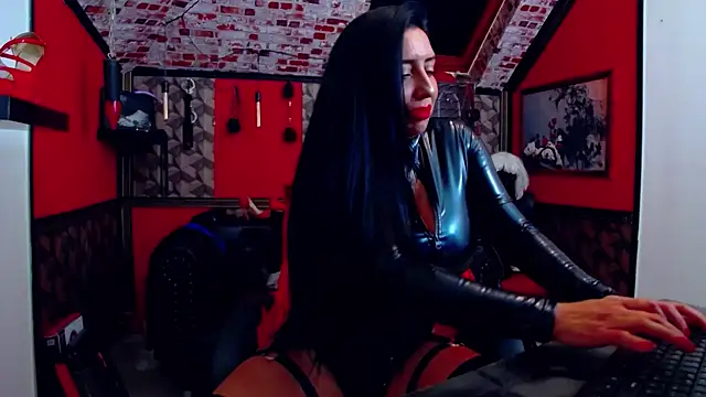 Snapshot of DommeBellatrix chatting on November 18, 3:59 pm DommeBellatrix online show from November 18, 3:59 pm