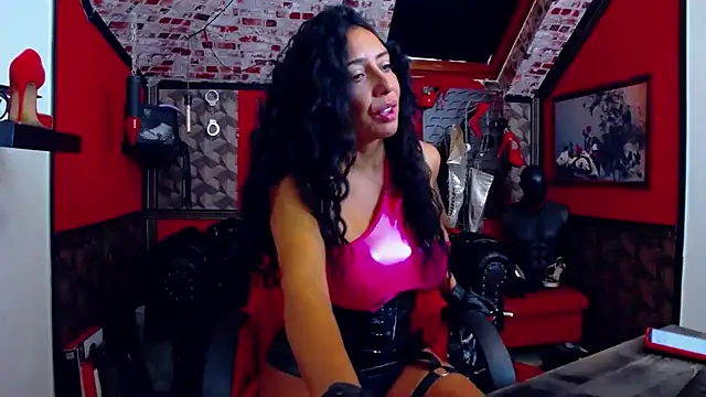 Snapshot of DommeBellatrix chatting on July 7, 4:37 am DommeBellatrix online show from July 7, 4:37 am