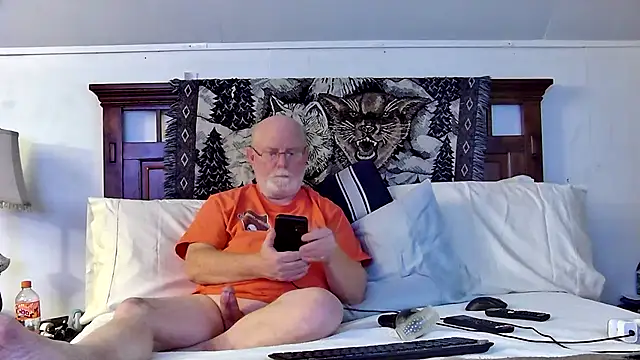 Snapshot of bigspike1960 chatting on February 2, 8:13 am bigspike1960 online show from February 2, 8:13 am