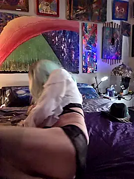 Vonniecd online show from February 20, 8:33 pm