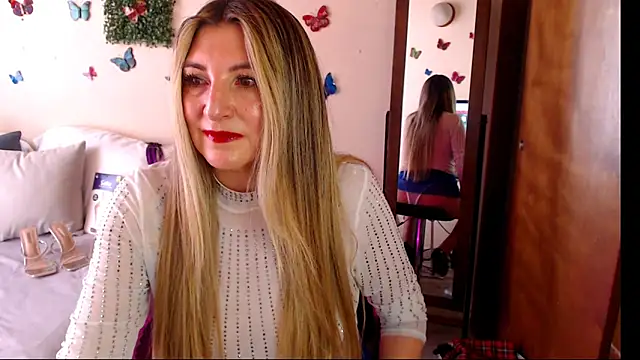 Snapshot of Jolie-Mature chatting on June 5, 8:58 pm Jolie-Mature online show from June 5, 8:58 pm