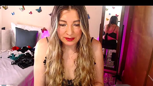 Snapshot of Jolie-Mature chatting on September 22, 8:26 pm Jolie-Mature online show from September 22, 8:26 pm