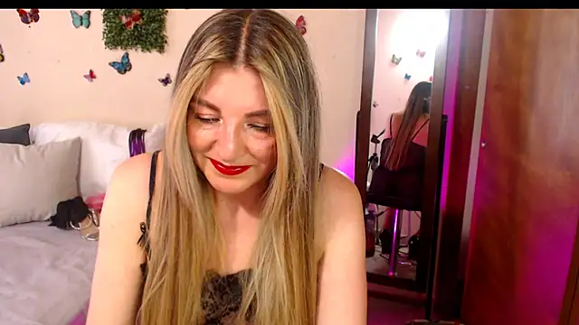 Snapshot of Jolie-Mature chatting on June 16, 10:32 pm Jolie-Mature online show from June 16, 10:32 pm