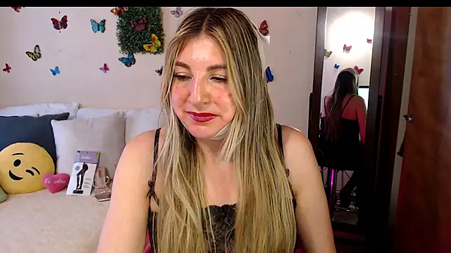 Snapshot of Jolie-Mature chatting on June 23, 10:19 pm Jolie-Mature online show from June 23, 10:19 pm