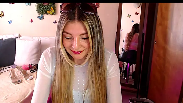 Snapshot of Jolie-Mature chatting on July 17, 9:45 pm Jolie-Mature online show from July 17, 9:45 pm