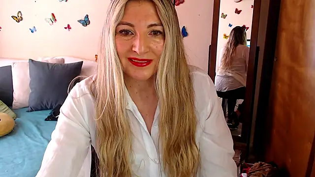 Snapshot of Jolie-Mature chatting on October 10, 7:04 pm Jolie-Mature online show from October 10, 7:04 pm