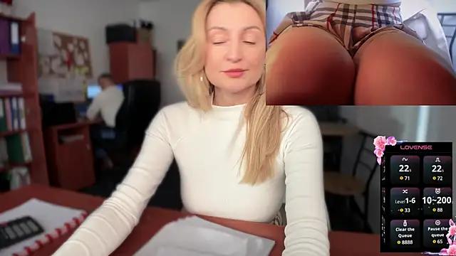 Snapshot of legsLONG chatting on February 10, 1:44 pm legsLONG online show from February 10, 1:44 pm