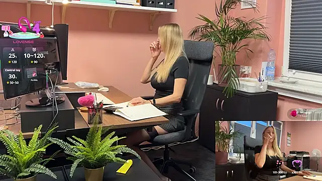 Snapshot of legsLONG chatting on September 15, 4:13 am legsLONG online show from September 15, 4:13 am