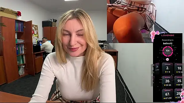 Snapshot of legsLONG chatting on March 12, 5:02 am legsLONG online show from March 12, 5:02 am