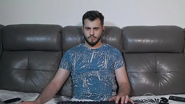 Snapshot of CrazyDom1 chatting on May 31, 8:31 pm CrazyDom1 online show from May 31, 8:31 pm