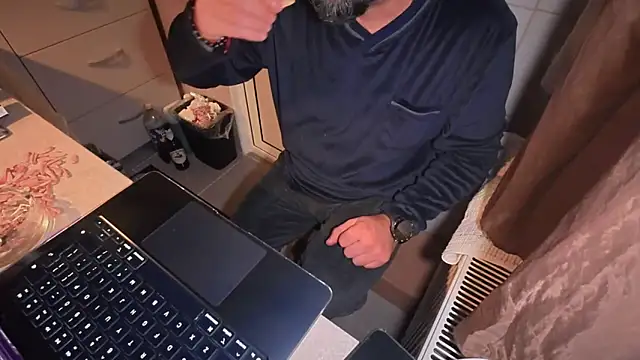 Snapshot of TigerOne19 chatting on November 23, 9:03 pm TigerOne19 online show from November 23, 9:03 pm