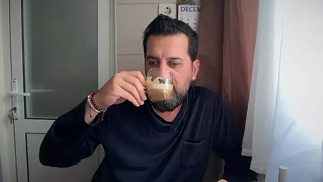 Snapshot of TigerOne19 chatting on December 3, 8:25 am TigerOne19 online show from December 3, 8:25 am