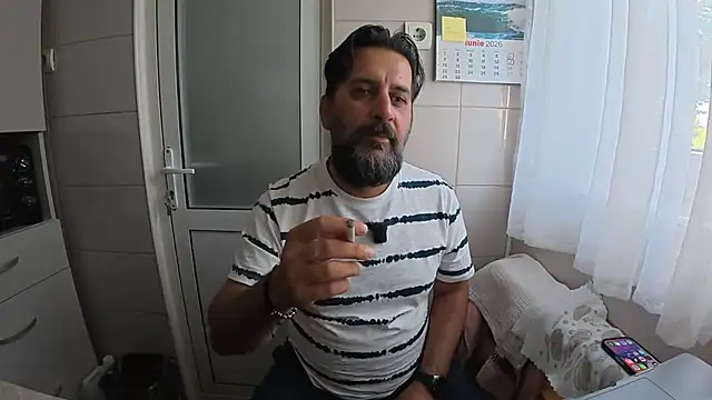 Snapshot of TigerOne19 chatting on June 13, 4:49 pm TigerOne19 online show from June 13, 4:49 pm