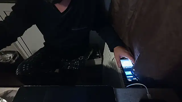 Snapshot of TigerOne19 chatting on November 29, 8:42 pm TigerOne19 online show from November 29, 8:42 pm