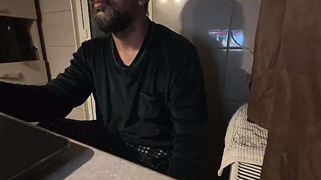 Snapshot of TigerOne19 chatting on November 11, 9:31 pm TigerOne19 online show from November 11, 9:31 pm