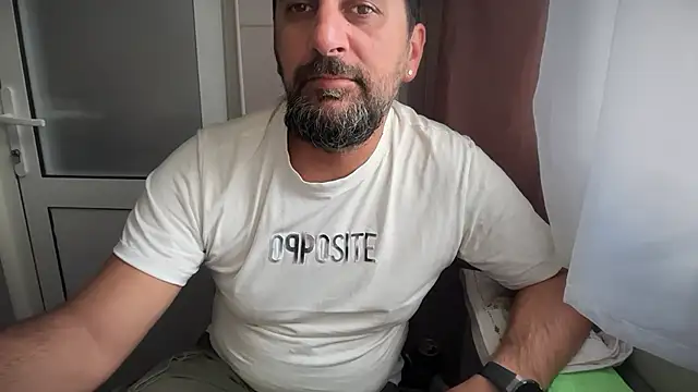 Snapshot of TigerOne19 chatting on November 5, 9:56 am TigerOne19 online show from November 5, 9:56 am