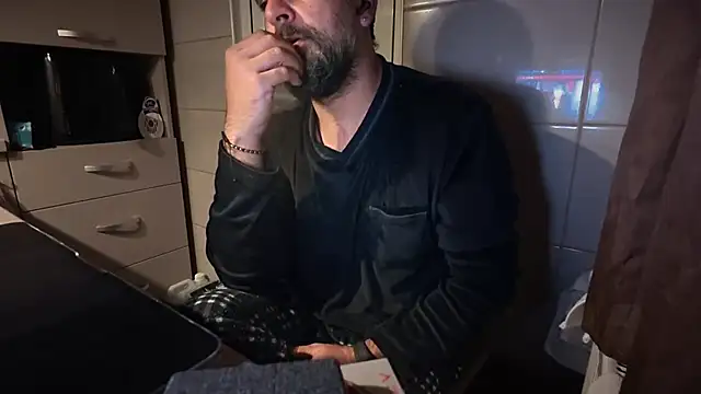 Snapshot of TigerOne19 chatting on November 14, 7:50 pm TigerOne19 online show from November 14, 7:50 pm