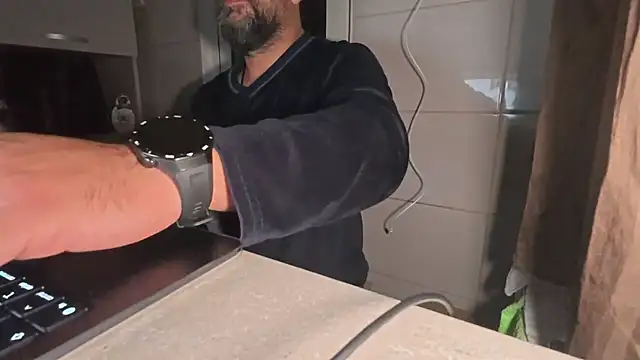 Snapshot of TigerOne19 chatting on November 12, 10:35 pm TigerOne19 online show from November 12, 10:35 pm