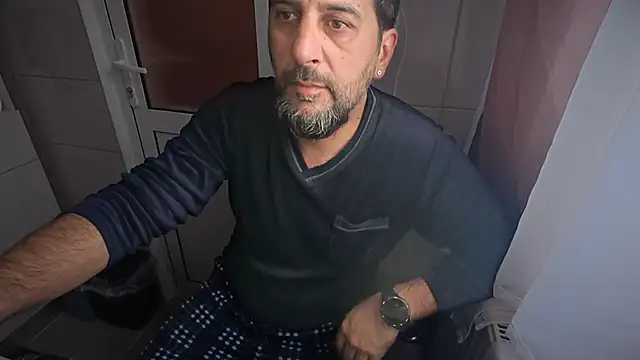 Snapshot of TigerOne19 chatting on November 18, 8:28 am TigerOne19 online show from November 18, 8:28 am