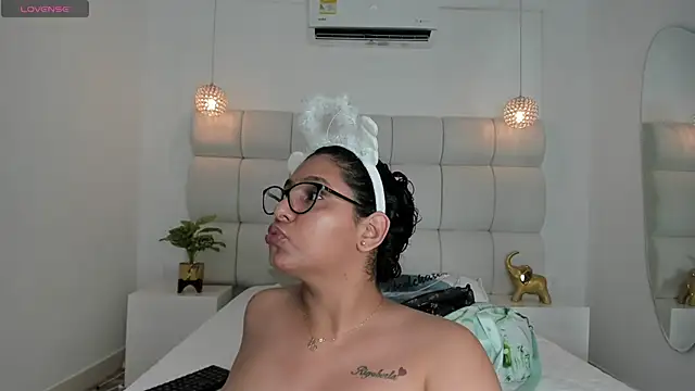 DanielleEvans  online show from September 15, 11:32 am