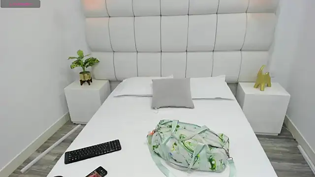 DanielleEvans  online show from October 5, 11:23 am