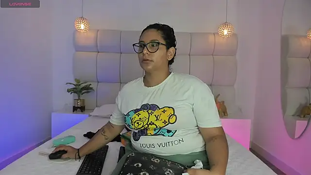 DanielleEvans  online show from October 8, 11:34 am