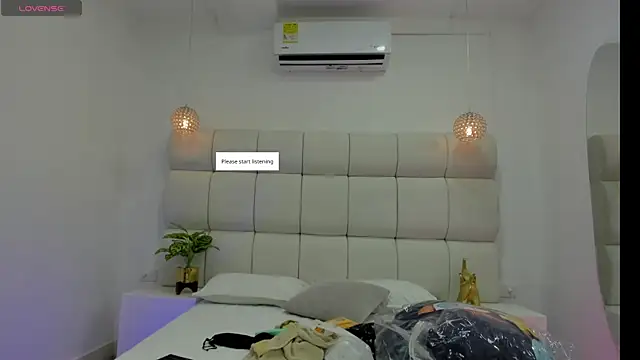 DanielleEvans  online show from October 27, 11:22 am