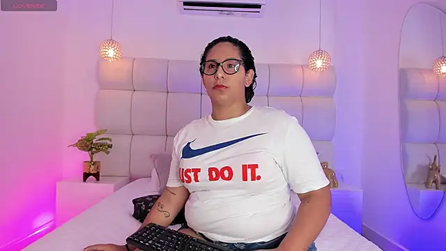 DanielleEvans  online show from September 19, 11:25 am