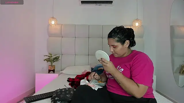 DanielleEvans  online show from September 20, 11:26 am