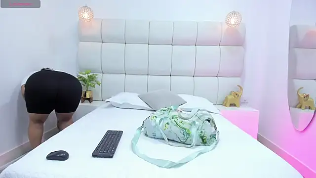 DanielleEvans  online show from November 15, 11:25 am