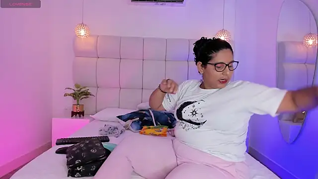 DanielleEvans  online show from September 24, 11:17 am