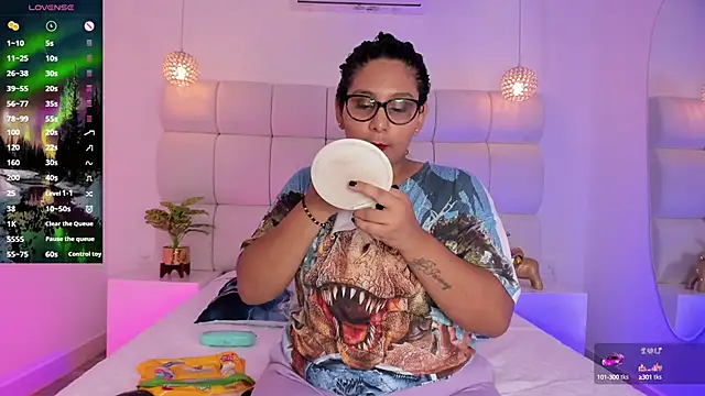 DanielleEvans  online show from September 18, 11:24 am